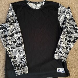 Men’s Small Russell Athletic tee